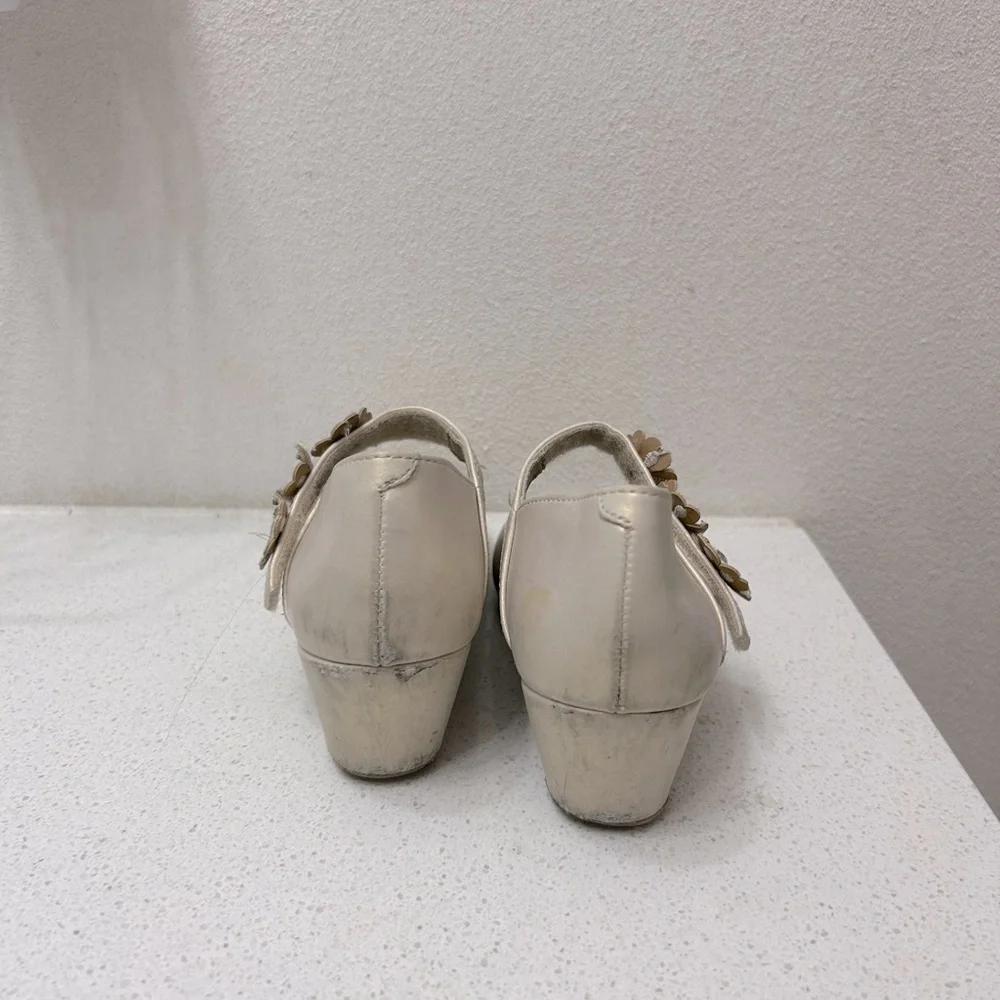 🦋 Elegant Ivory Mary Jane Shoes with Floral Accent size 13